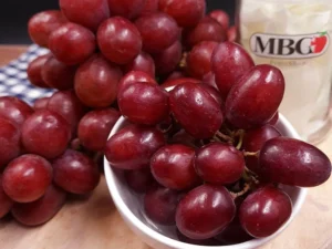 خرید نهال انگور اسکارت رویال